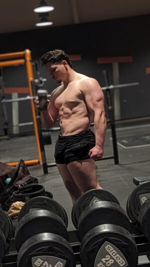 PXL_20230411_211016735.PORTRAIT.ORIGINAL~2