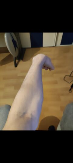 Screenshot_2024-02-08-07-18-43-043_com.miui.gallery